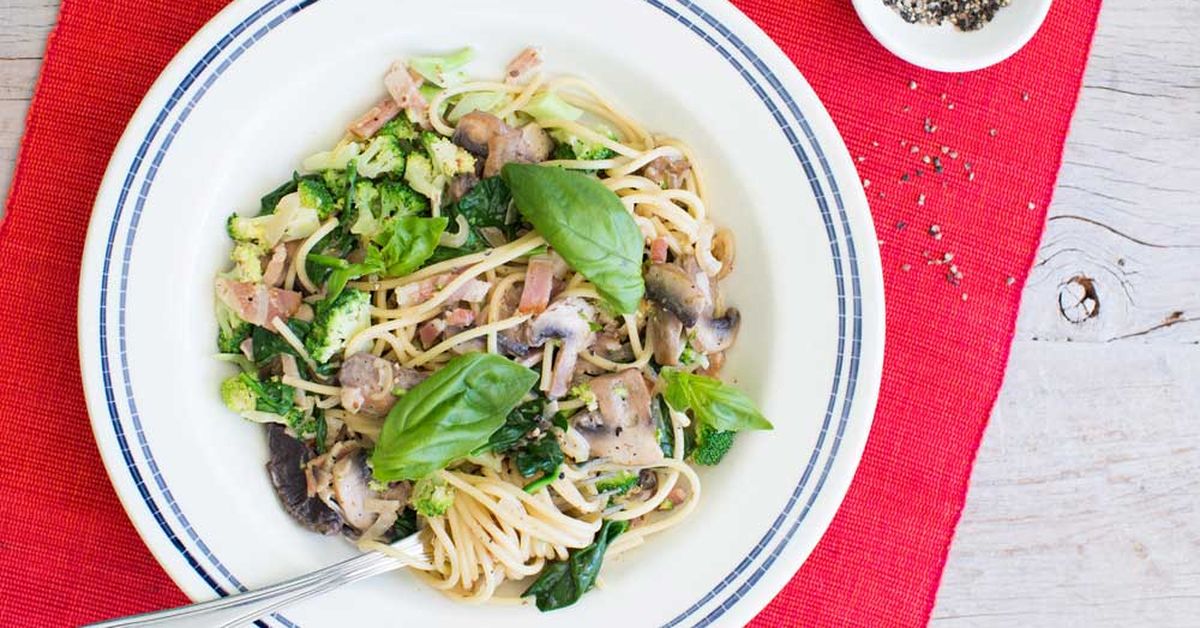 Spaghetti with bacon, mushrooms and broccoli - 9Kitchen
