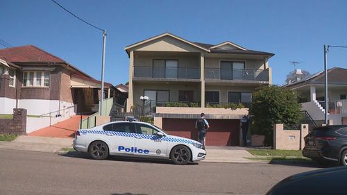 警方称，今天中午 12 点，一名 23 岁的留学生在 Hurstville 区 Vine Street 发生入室盗窃事件，被两名男子绑架。