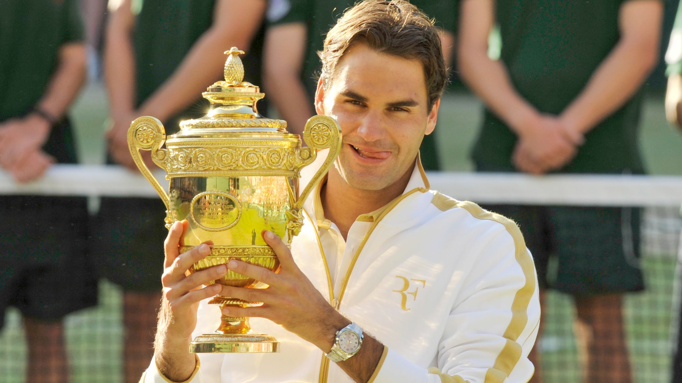 Rodger Federer with the trophy after defeating Andy Roddick Wimbledon Tennis Championships Mens Final 5th July 2009. (Photo by David Ashdown/Getty Images)