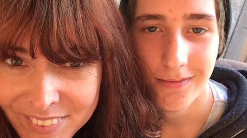 Determined aunt tracked down and meet missing Melbourne teen