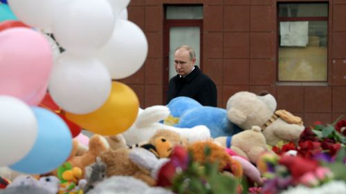 Russian President Vladimir Putin visits a memorial to the fire victims. (AP).