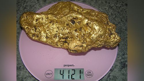 Giant gold nugget found in Victoria with help of special detector