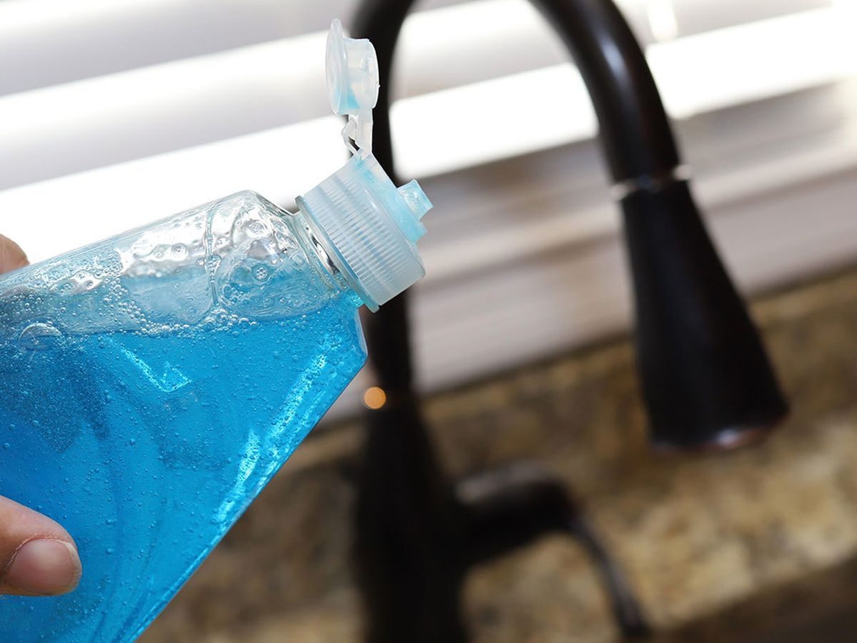 13 things you can clean with dishwashing liquid that aren't your