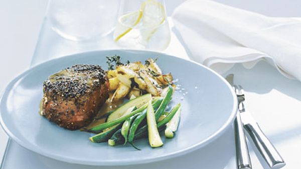 Steak au poivre with crisp potatoes