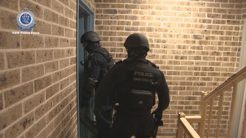 More than $ 660,000 in cash, drugs, weapons seized in police raids in southwestern Sydney