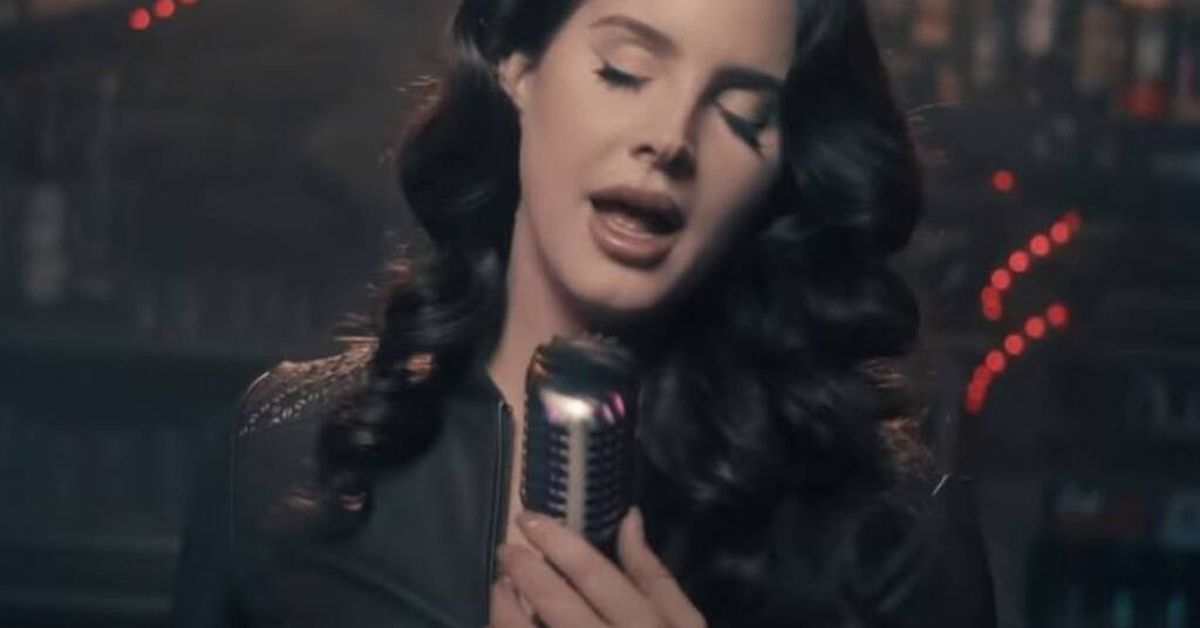 Lana Del Rey reportedly engaged to musician Clayton Johnson - 9Celebrity