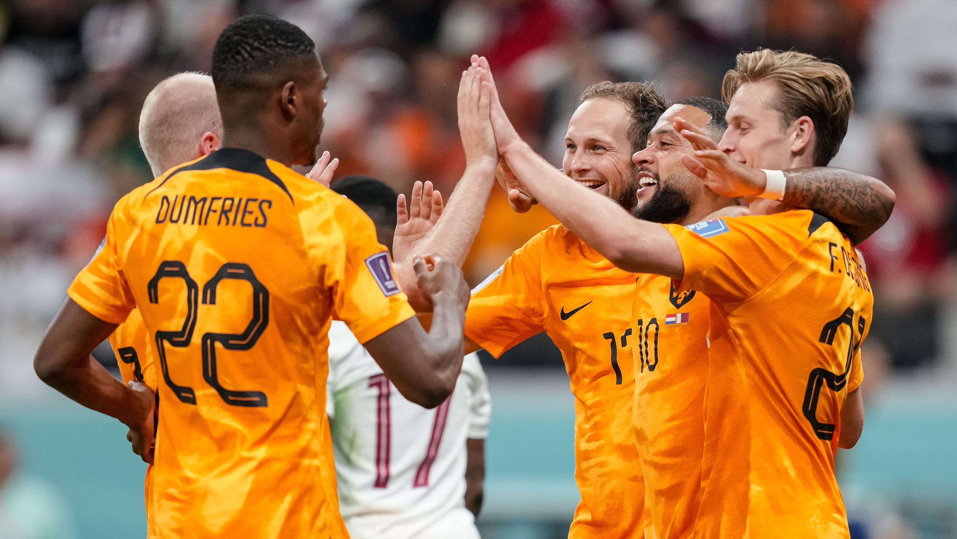 AL KHOR, QATAR - NOVEMBER 29: Frenkie de Jong of Netherlands celebrates after scoring his team&#x27;s second goal with teammates during the FIFA World Cup Qatar 2022 Group A match between Netherlands and Qatar at Al Bayt Stadium on November 29, 2022 in Al Khor, Qatar. (Photo by Manuel Reino Berengui/DeFodi Images via Getty Images)