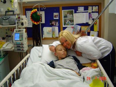 Nikki nurse who had cancer as a child with her mum