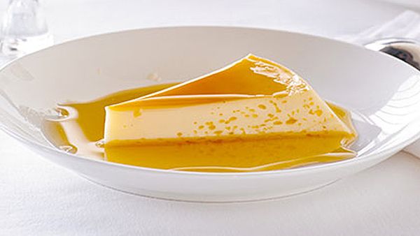 Microwave-made cr&#232;me caramel