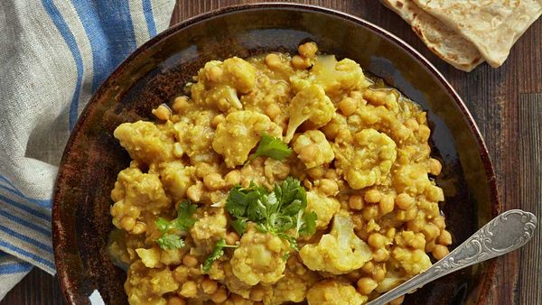 Cauliflower chickpea curry