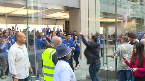 Some Apple fanatics queued for days ahead of the release of the iPhone 6. (9NEWS)