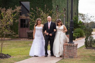 Daughters stage wedding dance with their dying father