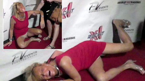 What a mess: Drunk Tan Mom falls over on the red carpet, flashes knickers