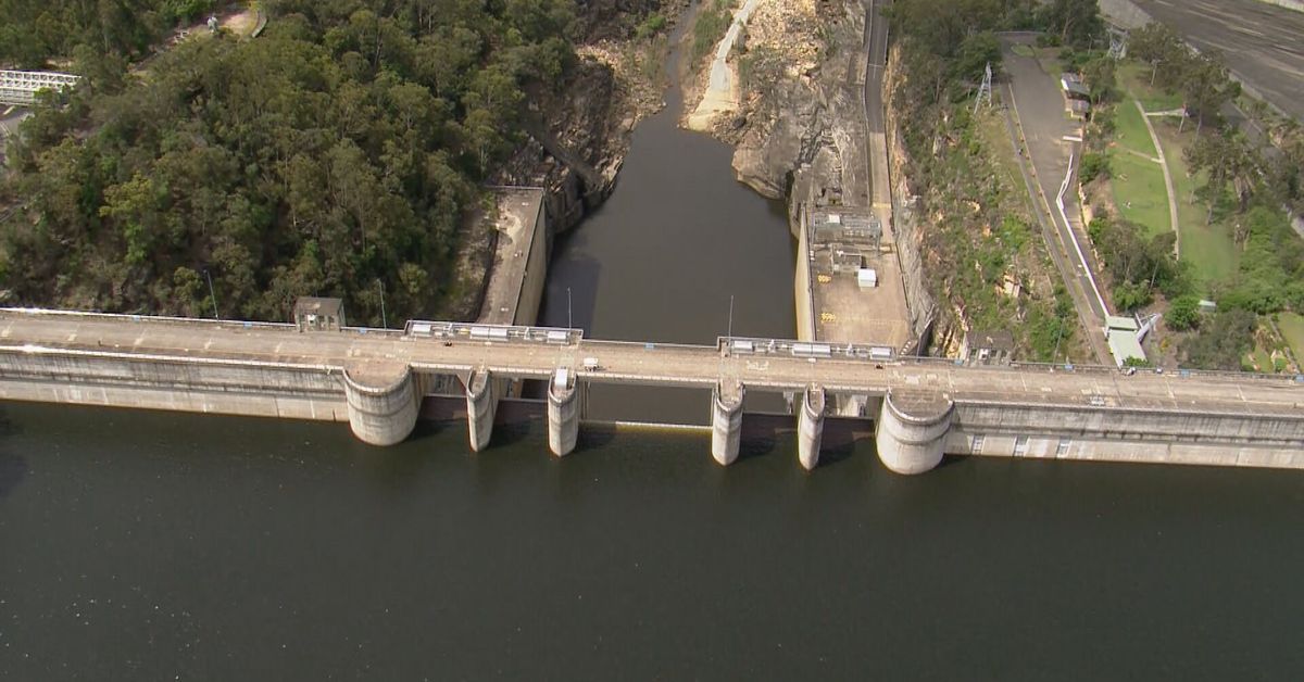 Warragamba Dam hits capacity and starts to spill after heavy rainfall – 9News
