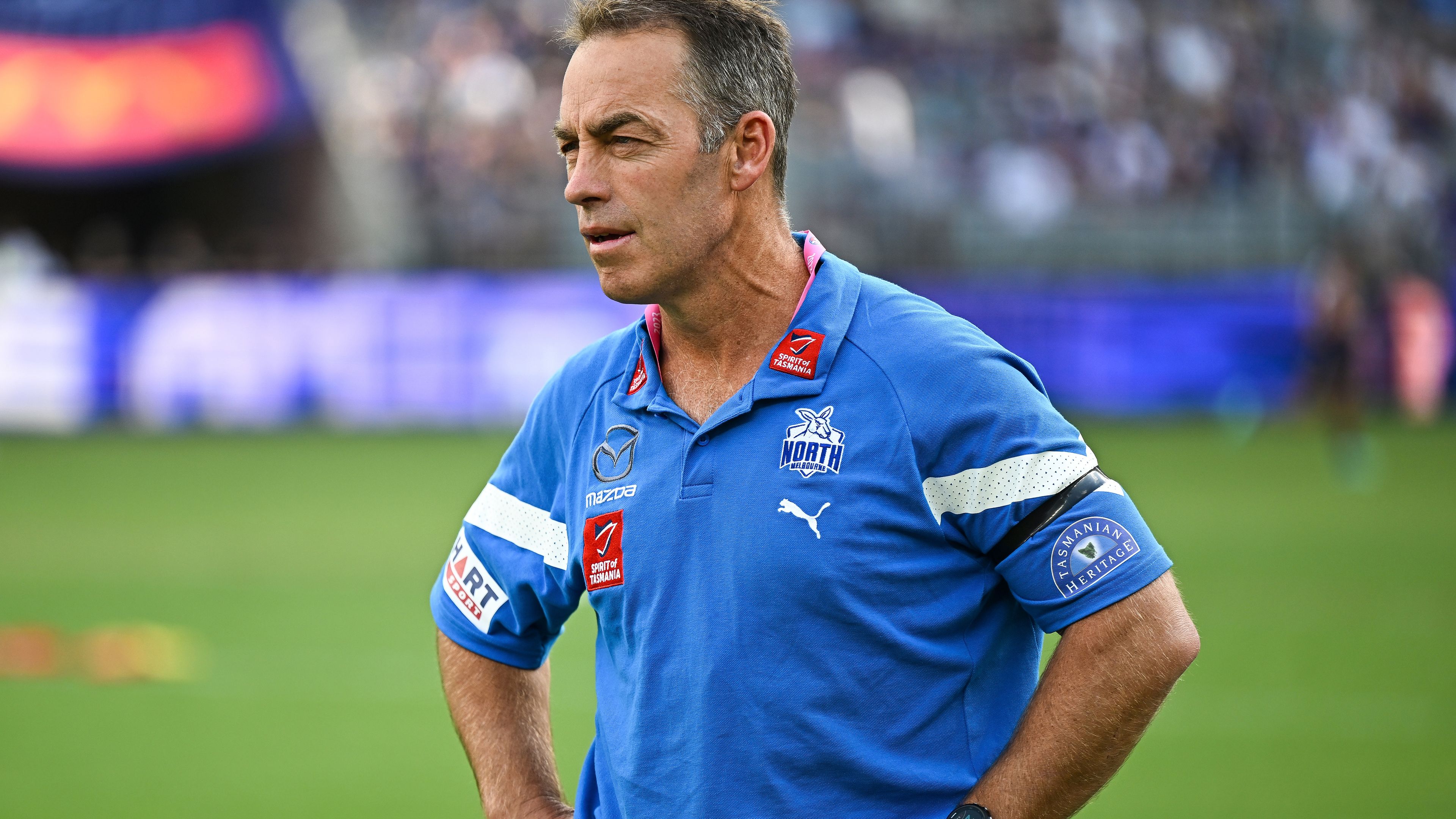 Alastair Clarkson stands down 'indefinitely' as North Melbourne coach