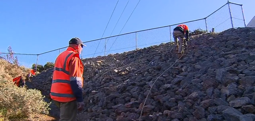 The South Australian government has implemented the first of a number of safety measures, securing thousands of rocks under wire mesh. Picture: 9NEWS