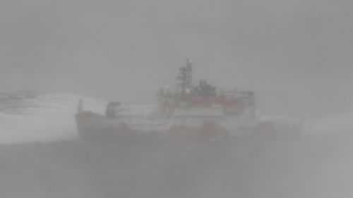 Hull on Aurora Australis damaged after running aground in Antarctica