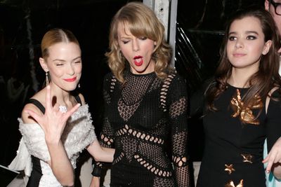 Getting down with actress buddies Jaime King and actress Hailee Steinfeld.