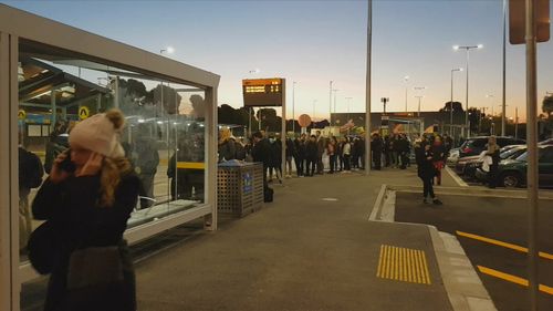 Commuters queued outside stations during peak hour in Melbourne tonight. (9NEWS)