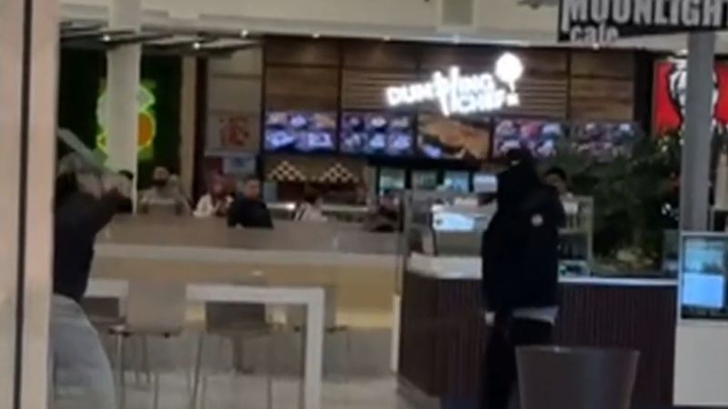 Knife fight breaks out at shopping centre in Melbourne | Nine.com.au