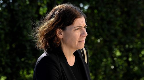 Sue Chrysanthou SC criticou Wilson por demitir seus antigos advogados dias antes da audiência de instruções.