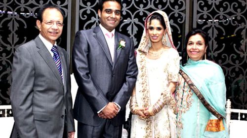 Dr Khalid Qidwai (left) and Mrs Shahnaz Qidwai (right) at a wedding. (AAP)