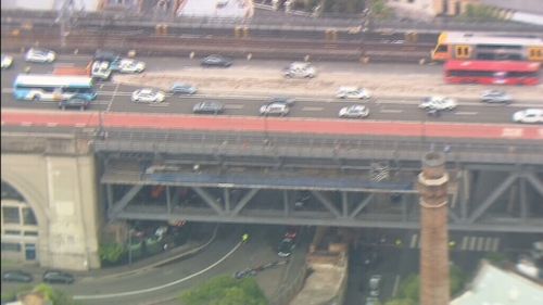 Commuters are being urged to avoid the bridge. (9NEWS)