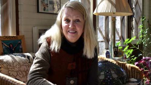 Il corpo malmenato della ricca socialite di Chicago Sheila von Wiese-Mack è stato trovato in una valigia. 