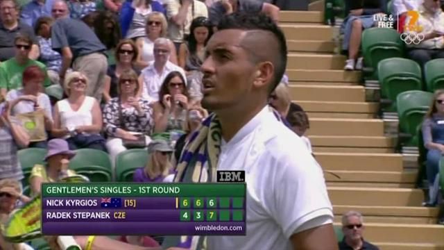 Kyrgios argues with umpire after warning