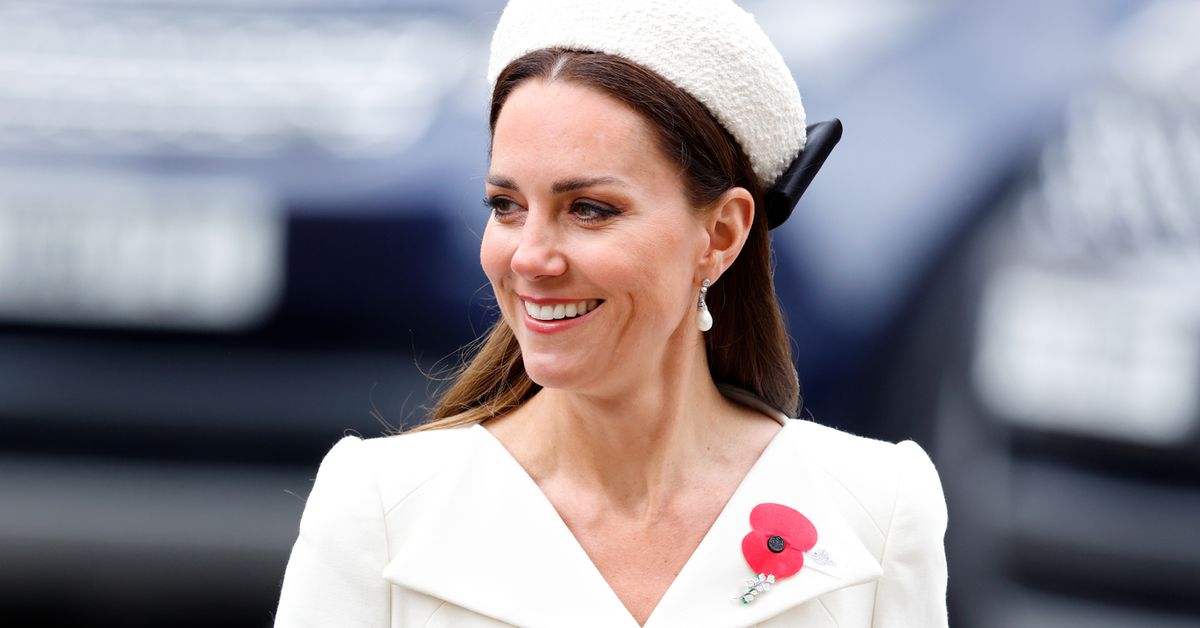 Kate Middleton makes surprise appearance at Anzac Day service in London