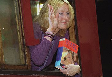 JK Rowling was travelling from which city when the idea of Harry Potter came to her?