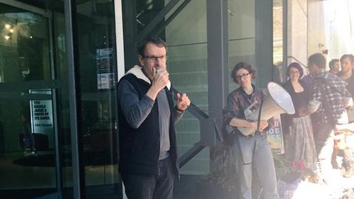 Greens NSW MP John Kaye spoke at the peaceful protest saying government interference in the matter was unnecessary. (Twitter/ @DenSheSaid)