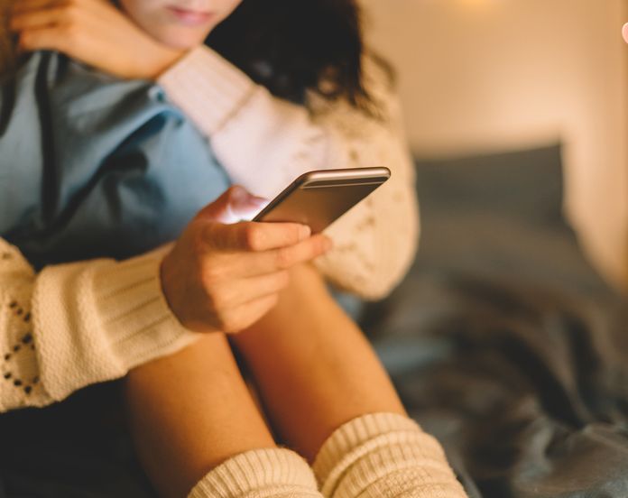 696px x 552px - Sexting study: New study reveals women feel 'obliged' to send nudes - 9Honey