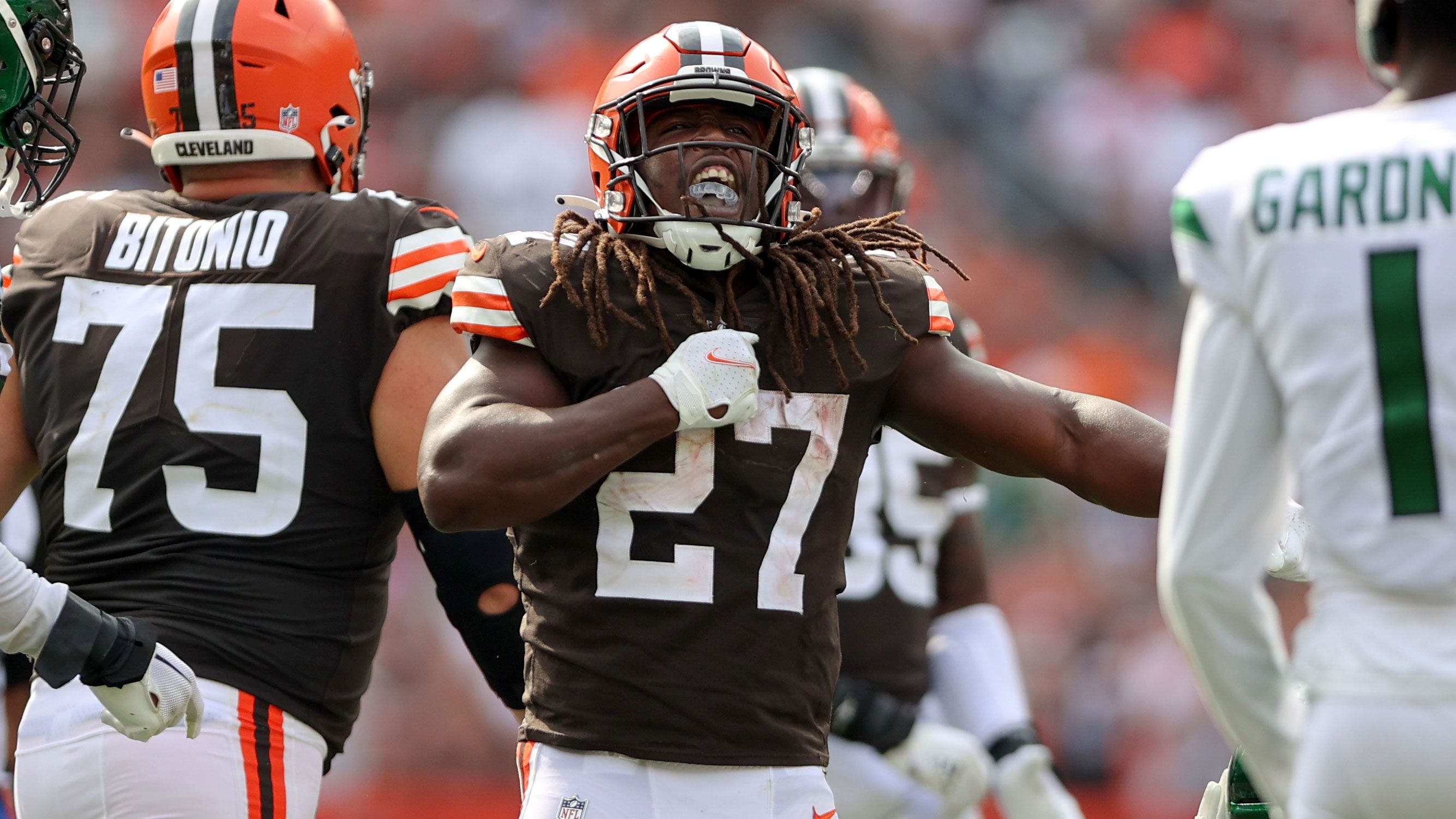 Cleveland Browns running back Kareem Hunt (27) celebrates after running for a first down during the fourth quarter against the New York Jets. 