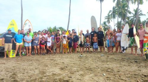 Thousands of surfers paddle out in tribute to slain Aussies