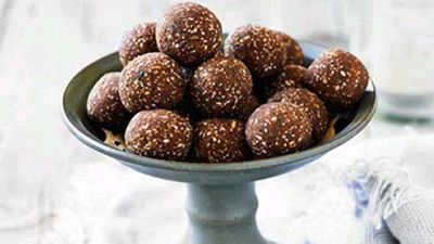 <a href="http://kitchen.nine.com.au/2016/05/20/10/46/lee-holmes-ferrero-rocher-chocolate-truffles" target="_top">Lee Holmes' Ferrero Rocher chocolate truffles</a>