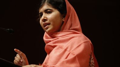 16 yaşındaki Malala Yousafzai, Harvard Üniversitesi'nde 2013 Peter J. Gomes İnsani Yardım Ödülü'nü aldıktan sonra öğrenciler ve öğretim üyeleriyle konuşuyor.