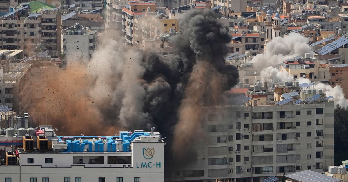 Iran closes Strait of Hormuz again, threatening ceasefire