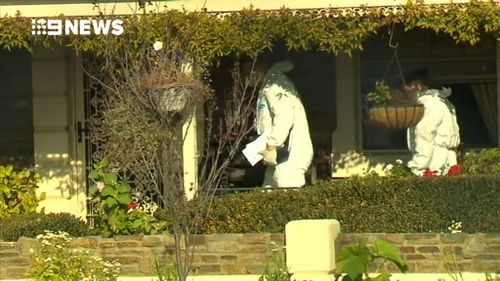 Police scoured the scene of the Millicent home. (9NEWS)