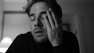 Hugh Sheridan tests positive to coronavirus.