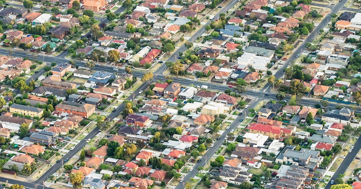 Default risk looms for 100,000 mortgage holders if rates rise