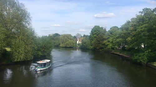 9NEWS' Natalia Cooper is reporting from Stratford, where there weather has been glorious. (9NEWS)