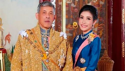 Thailand's king reconciles with ousted consort