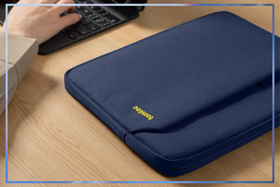 9PR: tomtoc Tablet Sleeve for Apple iPad, Navy Blue