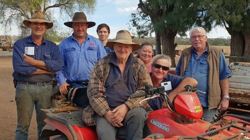 Les and Laura Jones (centre right) with Aussie Helpers founder Brian Egan (right)