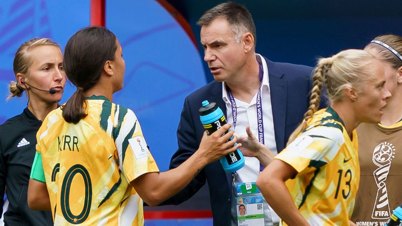 Matildas coach Ante Milicic talks to star player Sam Kerr.