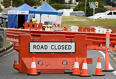 Temporary border barrier in Coolangatta (Getty)