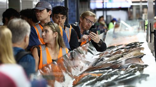 Pessoas na inauguração do novo Mercado de Peixe de Sydney em Sydney em 19 de janeiro de 2026. Foto: Dominic Lorrimer