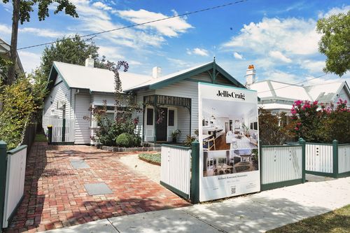 Foto dei cartelli in vendita a Williamstown domenica 2 febbraio 2025. Foto THE AGE/ LUIS ENRIQUE ASCUI