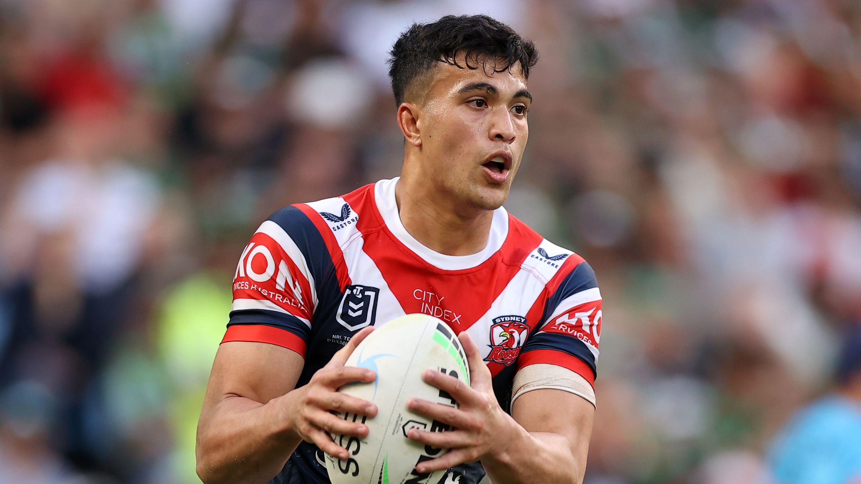 SYDNEY, AUSTRALIA - SEPTEMBER 11: Joseph Suaalii of the Roosters runs the ball during the NRL Elimination Final match between the Sydney Roosters and the South Sydney Rabbitohs at Allianz Stadium on September 11, 2022 in Sydney, Australia. (Photo by Mark Kolbe/Getty Images)